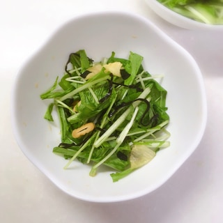 松茸風味が美味しい♡お吸い物の素で作る水菜のサラダ
